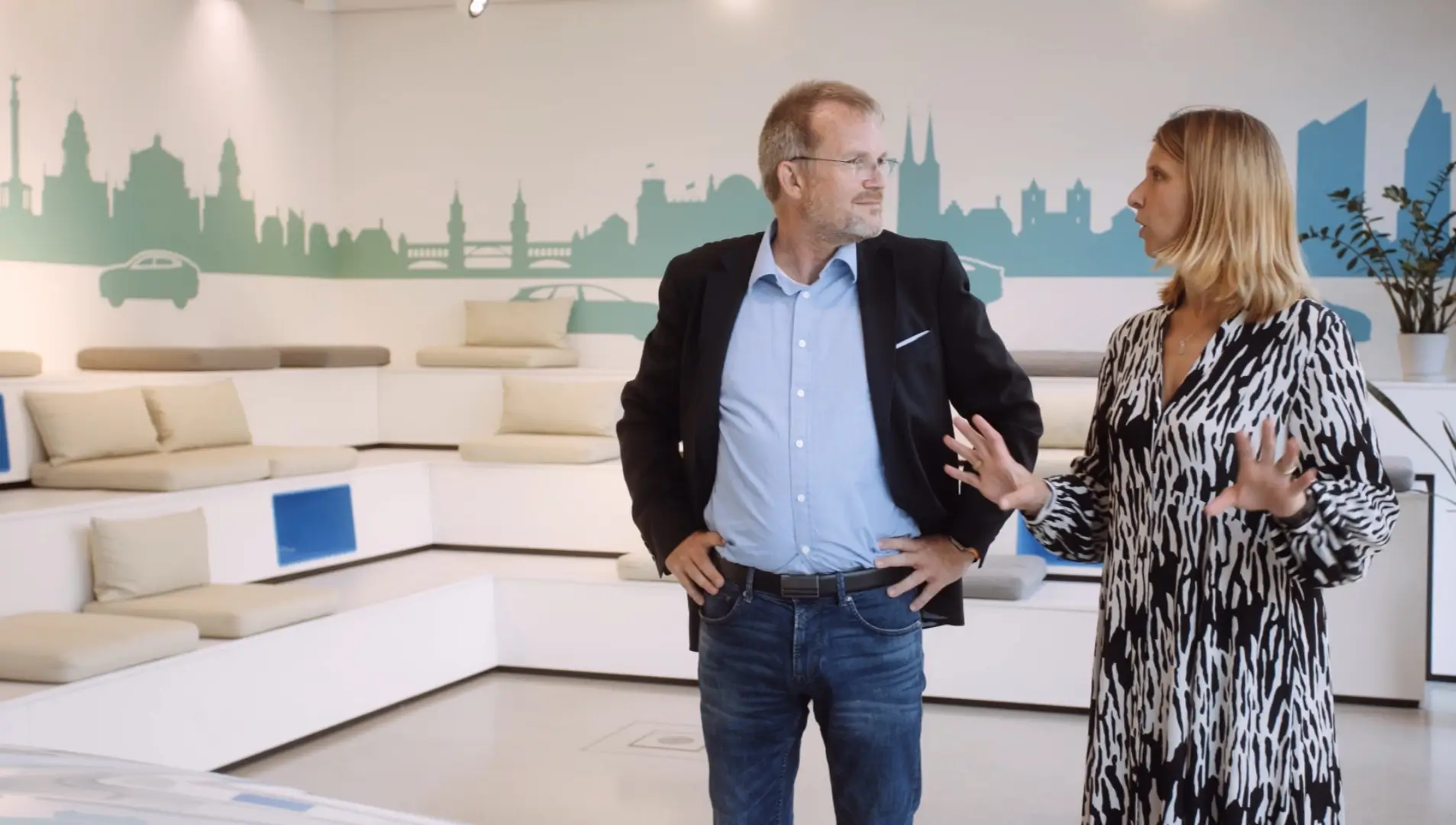 Jens Baas und Anja Hendel im Gespräch.