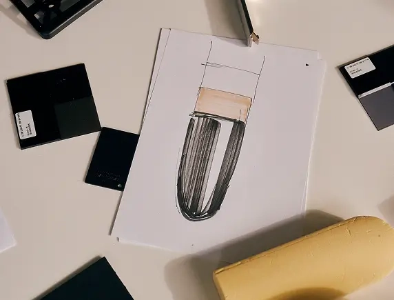 Metallischer Drehknopf mit der Aufschrift „kobold VORWERK“ auf einem schwarzen Haushaltsgerät.