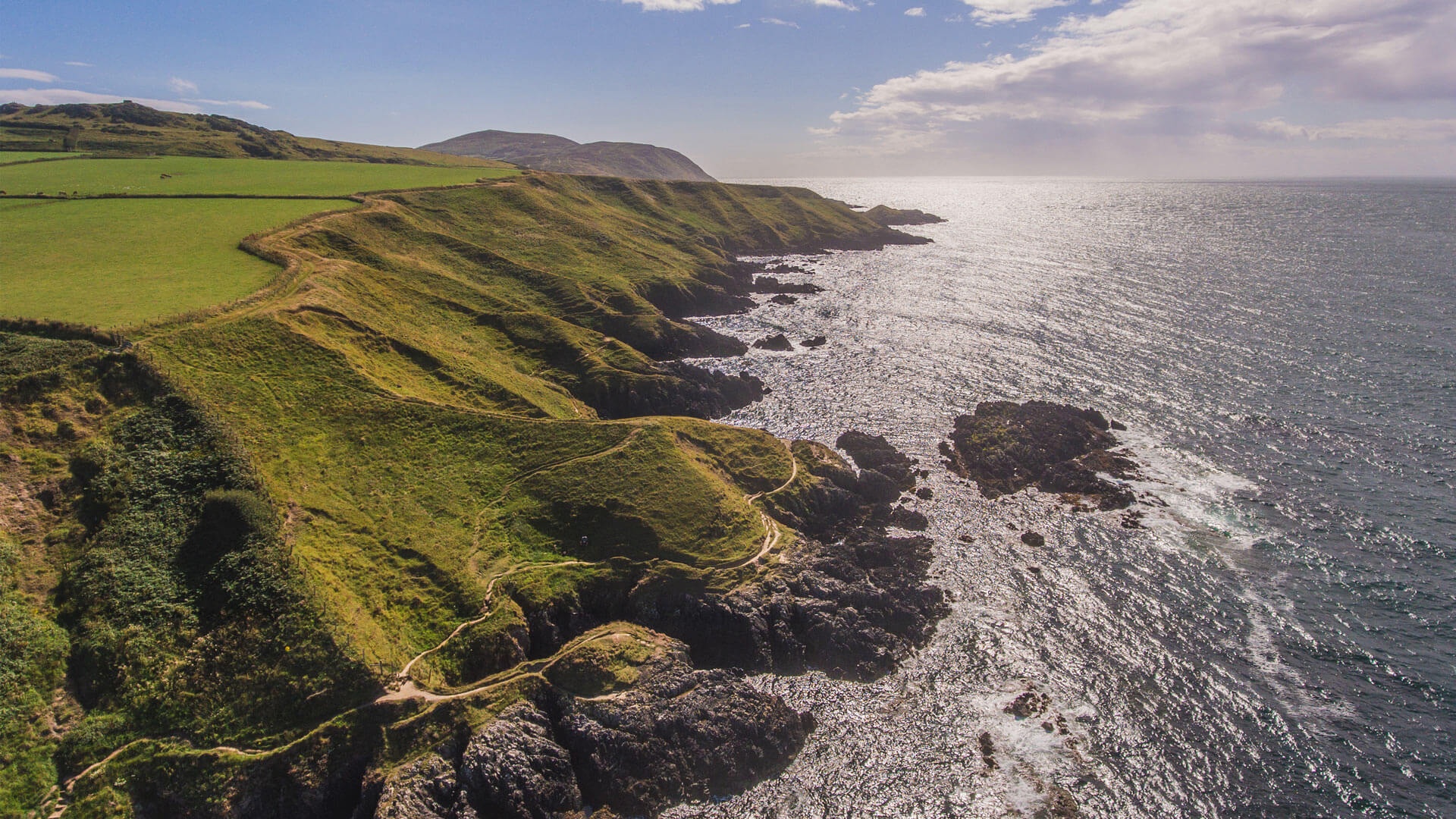Landschaft mit Blick aufs Meer in Wales